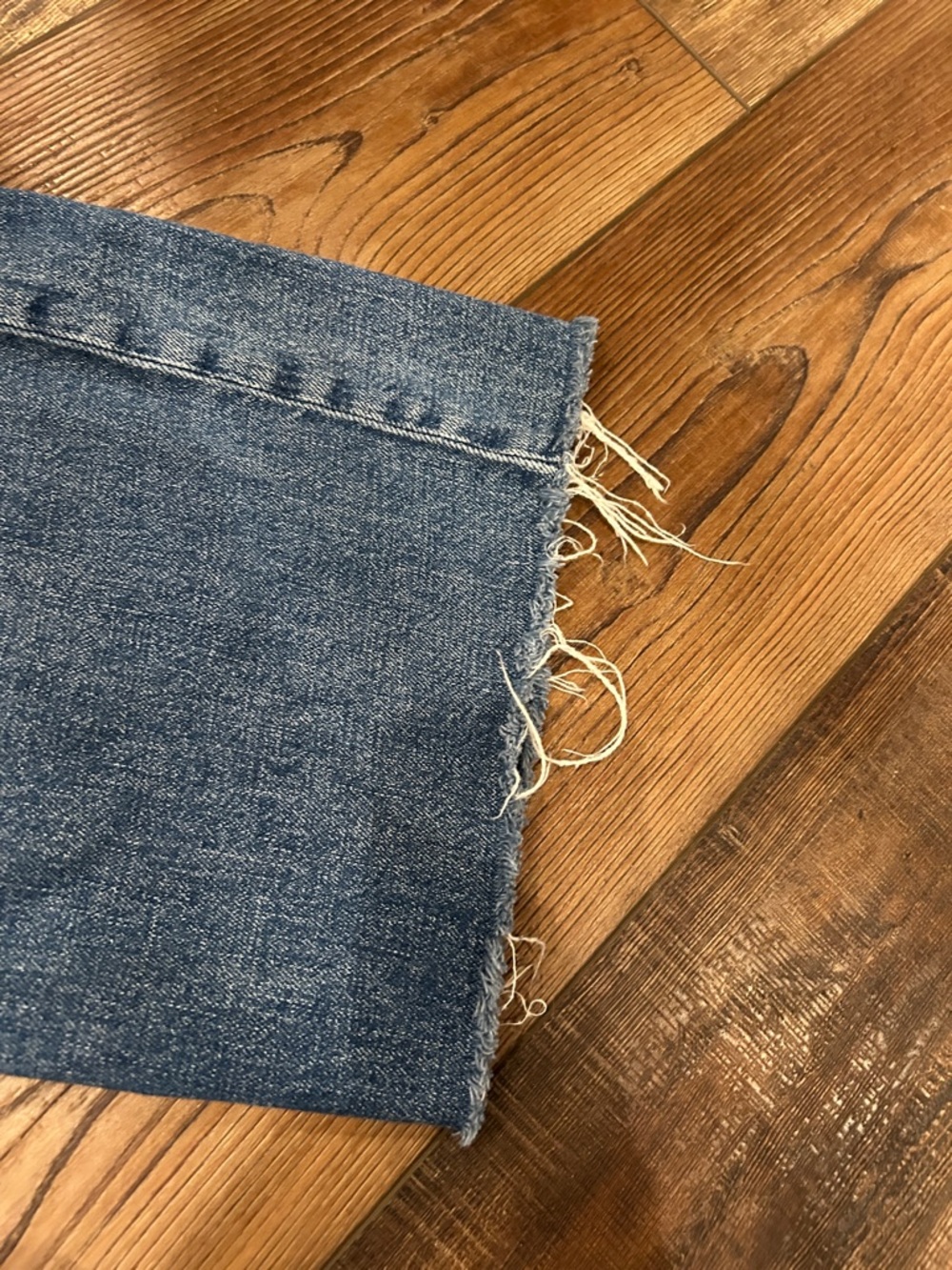 GAP Light Blue Wide-Leg Raw Hem Jeans - Picture 4 of 6